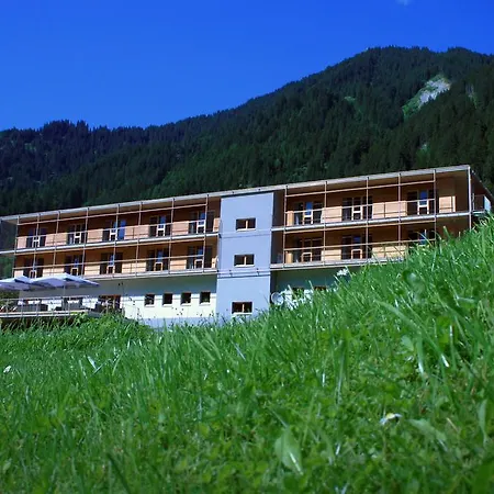 Base Aktivhotel Montafon 圣加伦基希